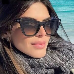 SUNGLASSES WOMEN FASHION ELEGANT 💯 % UV PROTECTION WITH GOLD ACCENTS.